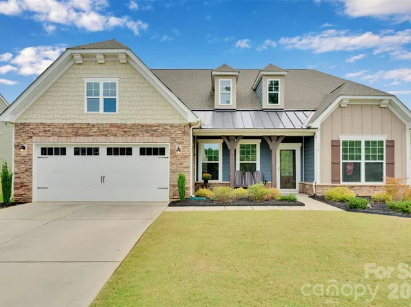 379 Kentmere Ln, Lake Wylie, SC 29710