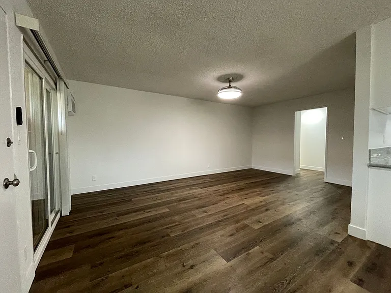 20353 Saticoy St — Photo 52