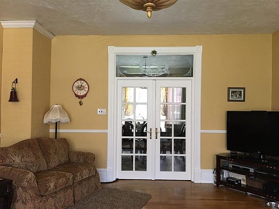 4th image of 412 E B St