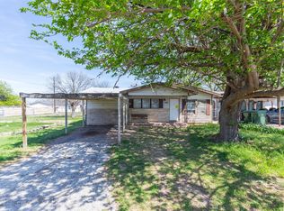 509 Scott St, Tye, TX 79563