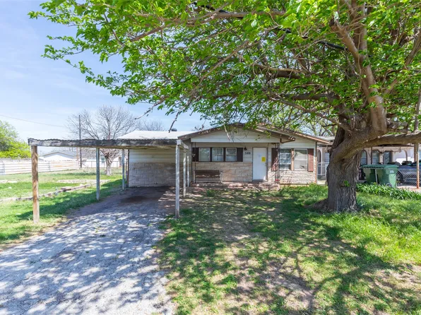 509 Scott St, Tye, TX 79563