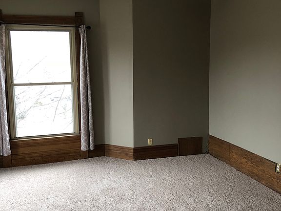 5th image of 705 Highland Ave