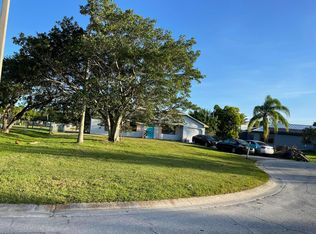 1426 SE Balcourt Ct N, Pt Saint Lucie, FL 34953