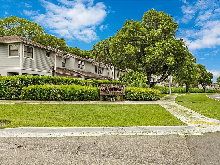 741 NW 105th Ter #TOWNHOUSE — Photo 32