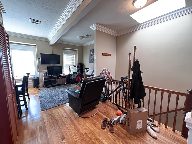 132 W 8th St #3 — Photo 13
