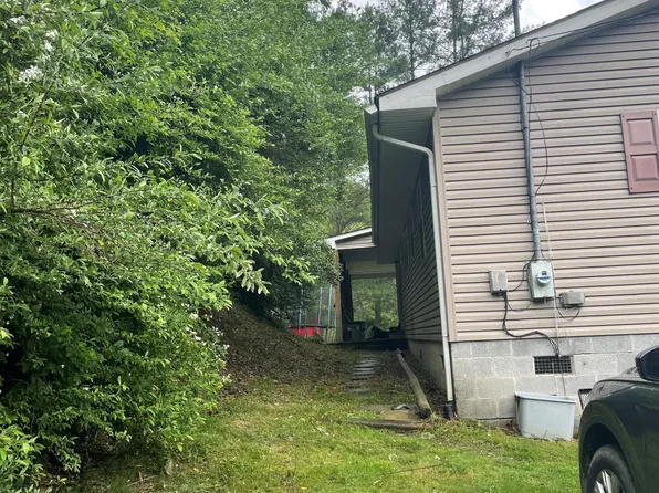 180 John Dane Ln, Clintwood, VA 24228