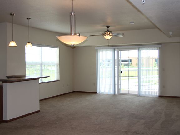 4th image of 600 E Hillcrest #210