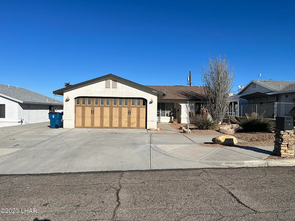2557 Palisades Dr