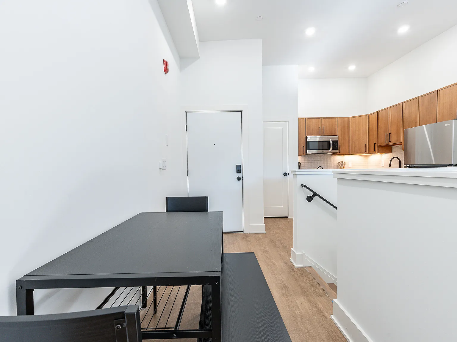 1 bed, $3,000 — Photo 2