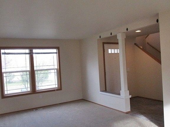 4th image of 7415 Village Dr #2