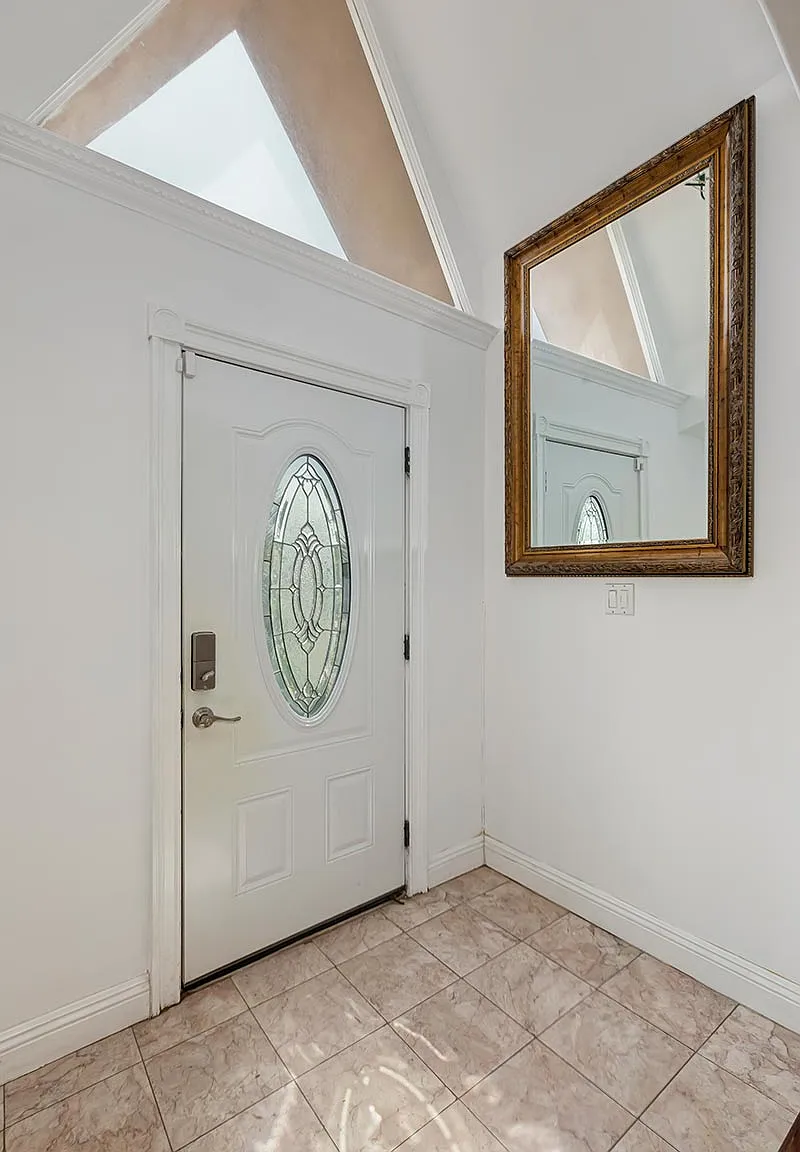 5049 Hesperia Ave — Photo 2