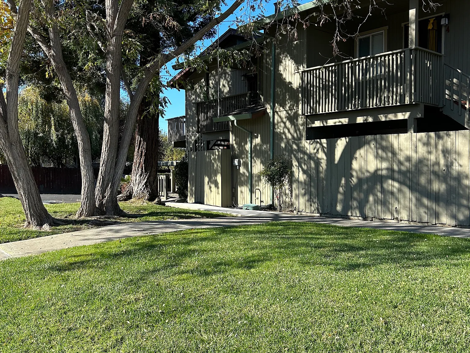 560 Winchester St — Photo 1