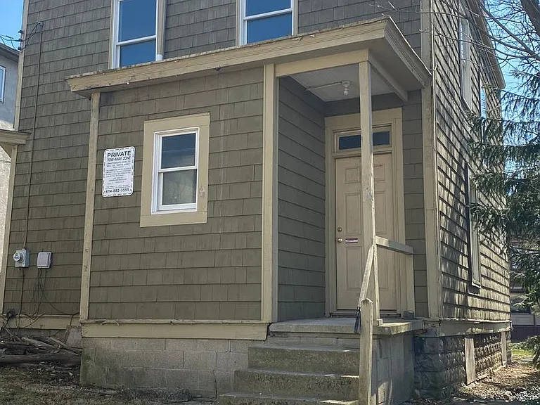 136 E Norwich Ave — Photo 1