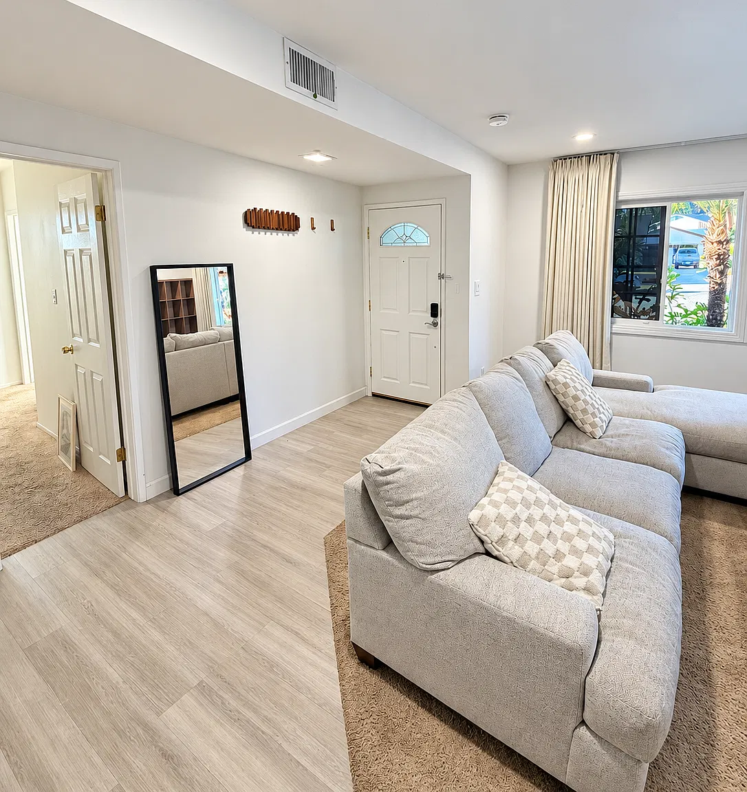 3 bed, 1426 sqft, $4,095 — Photo 2