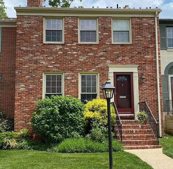 149 East St NE — Photo 1