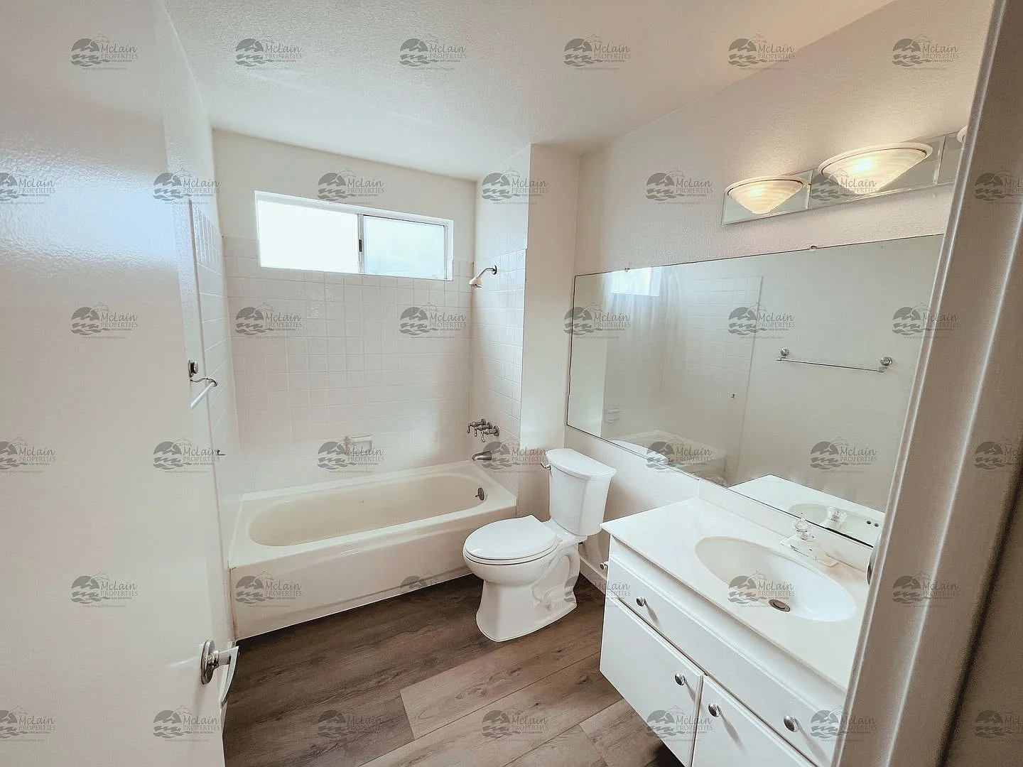 3 Bed/2 Bath with Large Backyard! — Photo 4