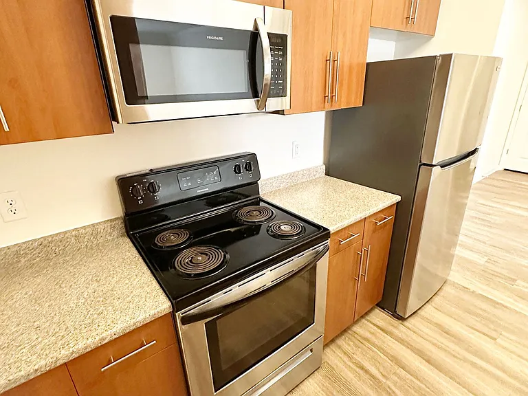 Clairmont at Harbour View Station — Photo 92