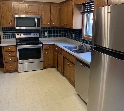2nd image of 712 E 152nd St