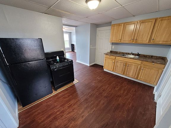 4th image of 1279 Elm St #1287-19
