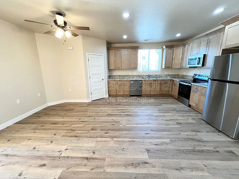 1346 Playa Del Rey Dr — Photo 4