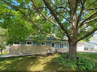 215 W Cameron St, New London, WI 54961