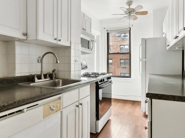 321 East 54th Street image 5 of 11