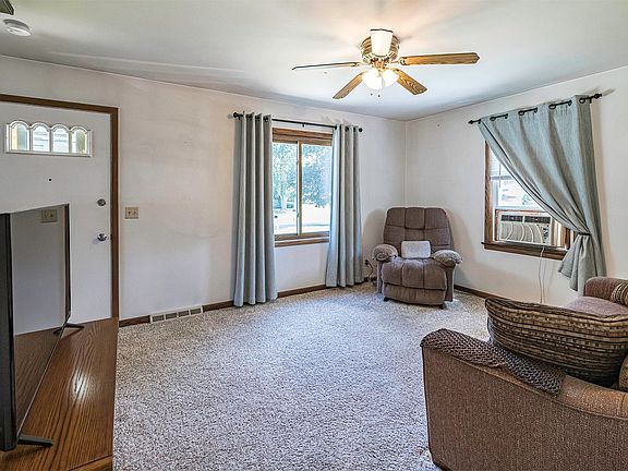 2nd image of 416 Parkside Dr