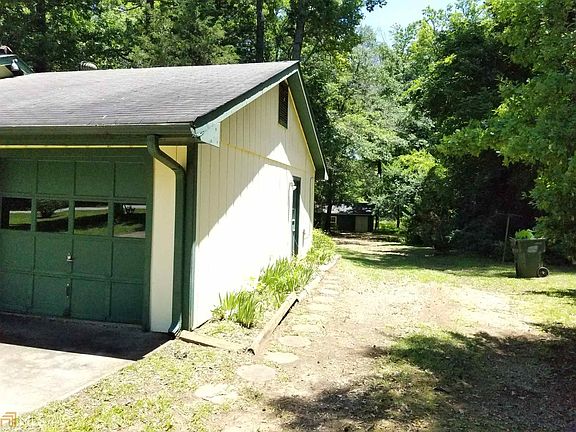 3rd image of 444 Willow Ln