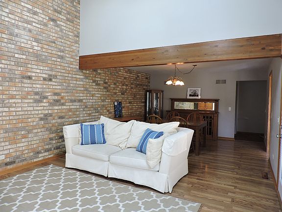 3rd image of 941 Tara Ct