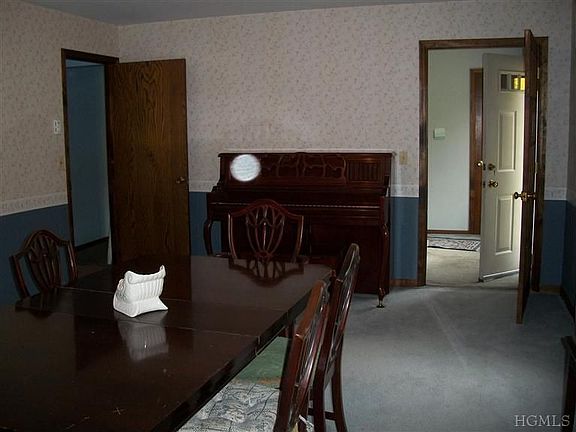 4th image of 41 Westgate Ter