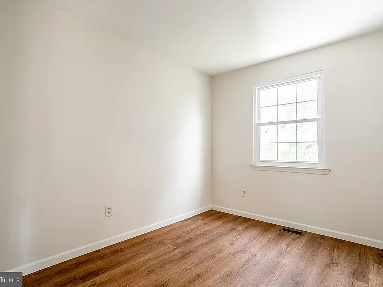 10 Honey Locust Ln — Photo 23