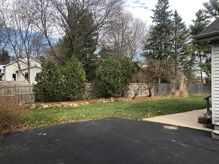 409 E Cherry St — Photo 2