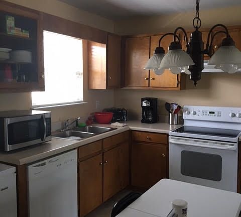 3rd image of 1458 19th St SE
