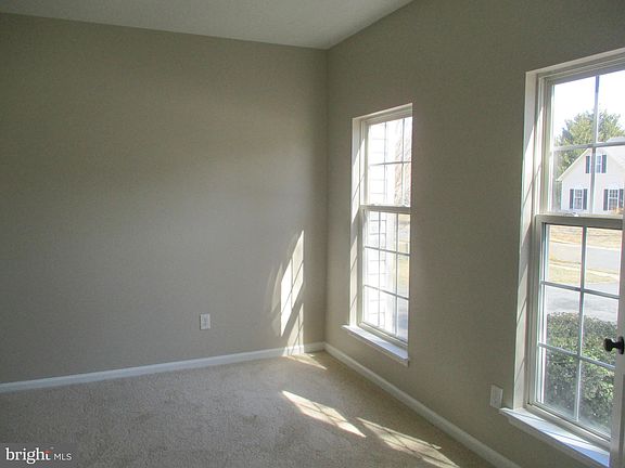 5th image of 6 Whirlaway Dr