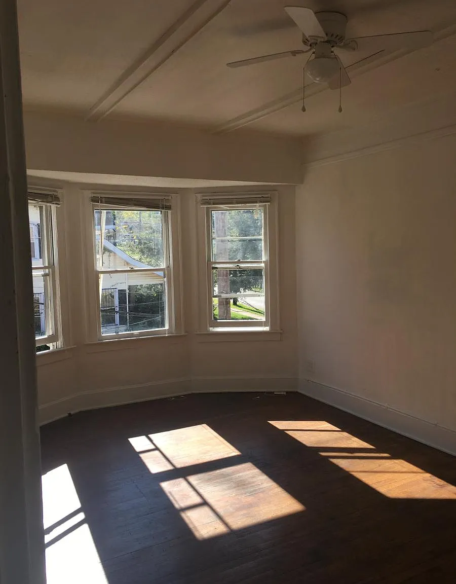 299 E Loudon Avenue — Photo 4