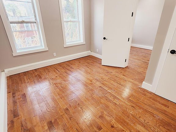4th image of 940 W Side Ave #204