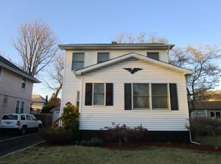 32 Chestnut Ave, Rochelle Park, NJ 07662
