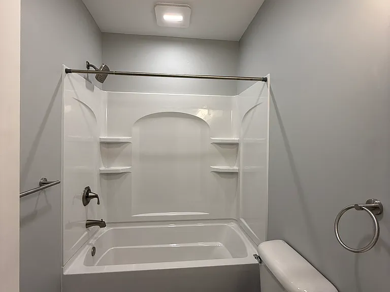 23 E Washington Ave — Photo 25