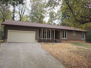 221 Meadowdale Dr, Dalton, GA 30721