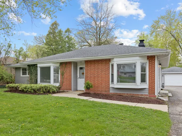 2117 Fairfield Rd, Lindenhurst, IL 60046