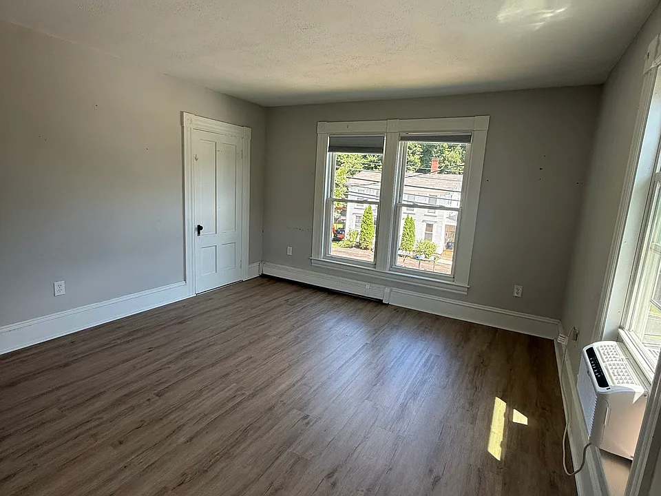 81 Main St #3