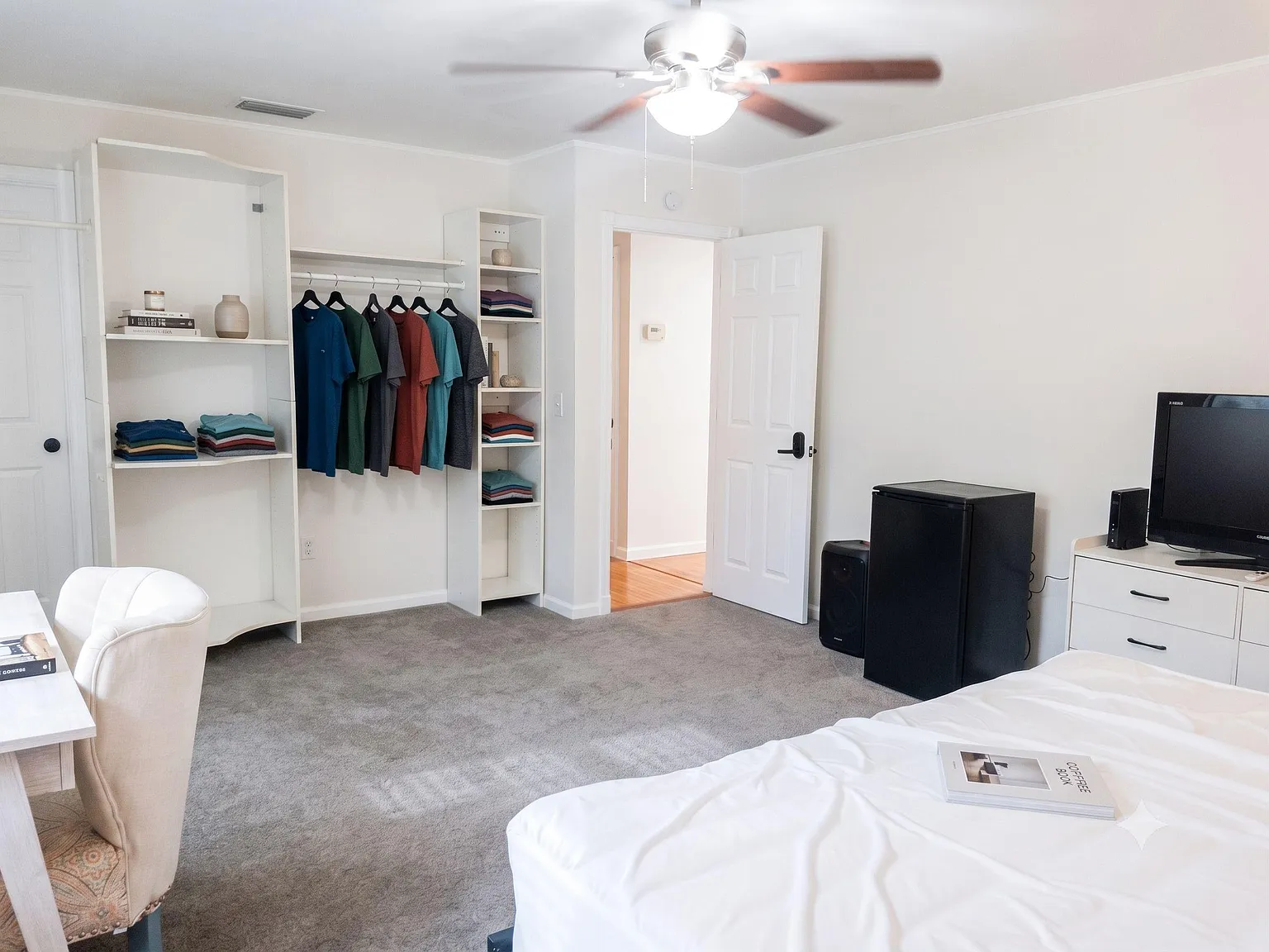 4 bed, 2.0 bath, 1870 sqft, $1,083 — Photo 2
