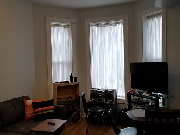 3rd image of 1503 N Artesian Ave #3