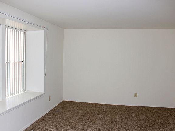 3rd image of 7538 Mount Whitney St