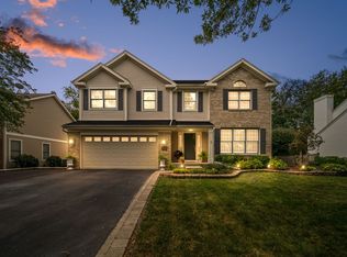 1064 Williamsburg Cir, Grayslake, IL 60030