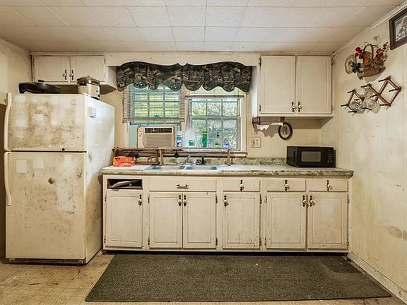 5th image of 130 Albertson Rd