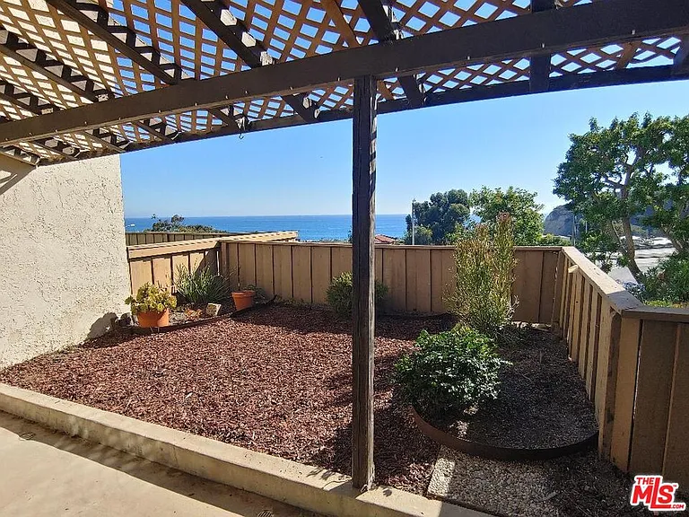 23918 De Ville Way #B — Photo 48