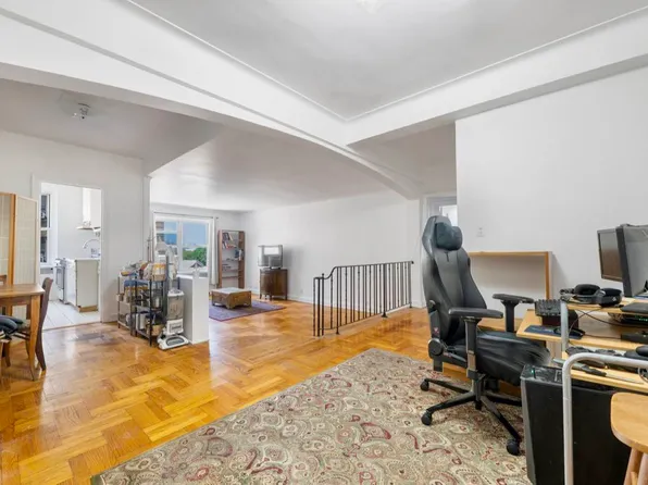 72-15 37th Avenue image 2 of 9