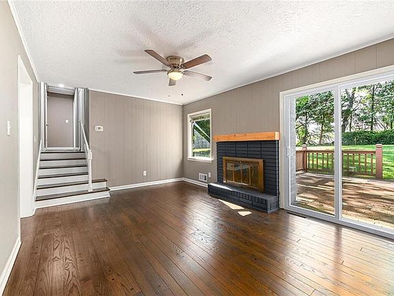 4th image of 801 E 110th St