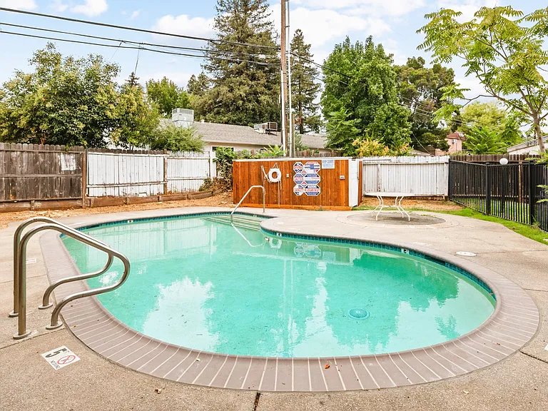 Fawn Terrace — Photo 8